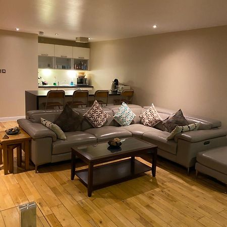 City Centre 2 Bedroom Apartment, Secure Parking. Glasgow Eksteriør bilde