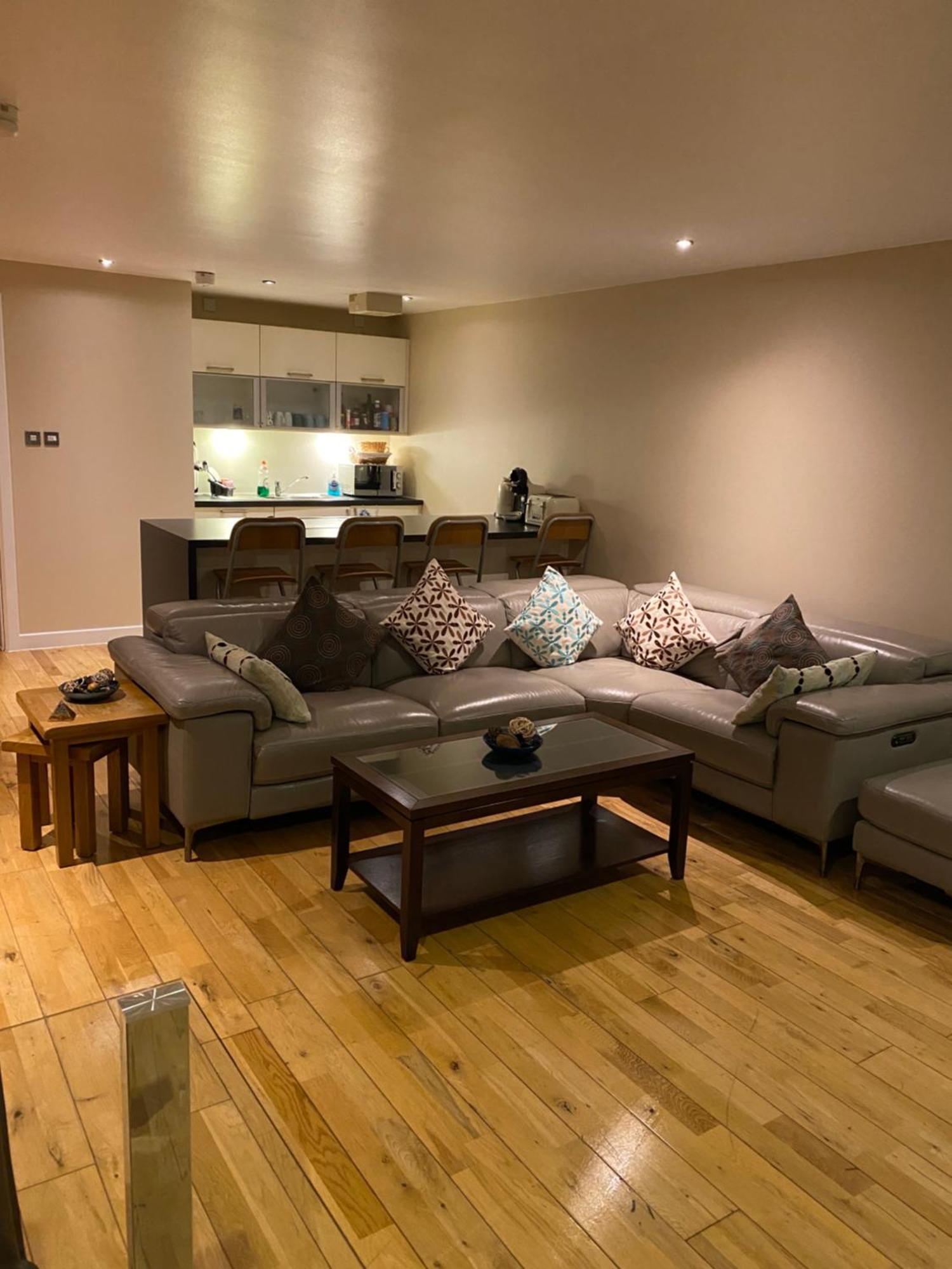 City Centre 2 Bedroom Apartment, Secure Parking. Glasgow Eksteriør bilde
