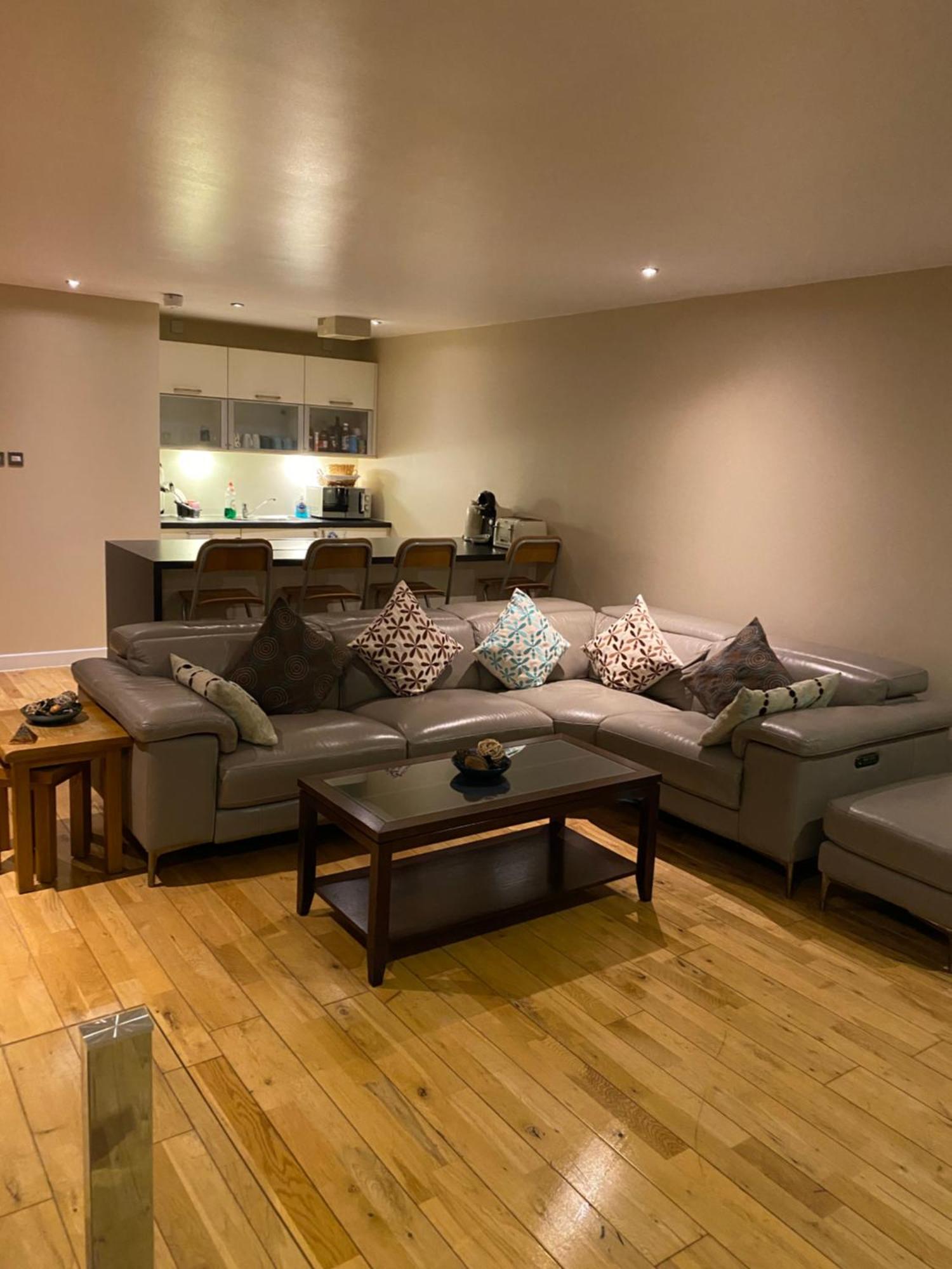 City Centre 2 Bedroom Apartment, Secure Parking. Glasgow Eksteriør bilde